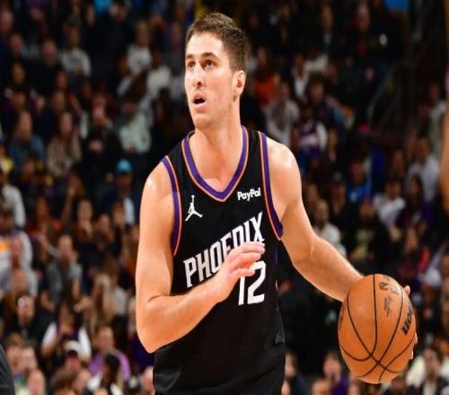 簡(jiǎn)直是能攻善守！昔日落選秀已經(jīng)成為了太陽的后場(chǎng)支柱