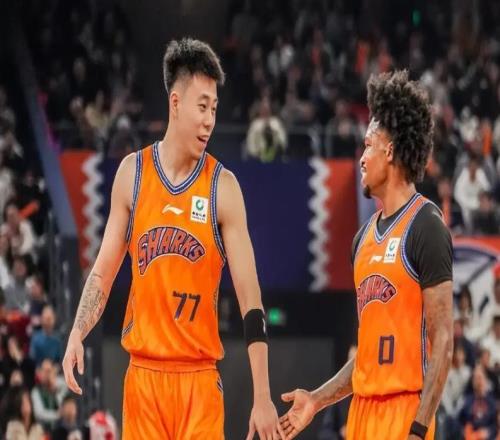 張鎮(zhèn)麟場(chǎng)均11分，弗格場(chǎng)均10分，遼寧隊(duì)棄將不堪重用