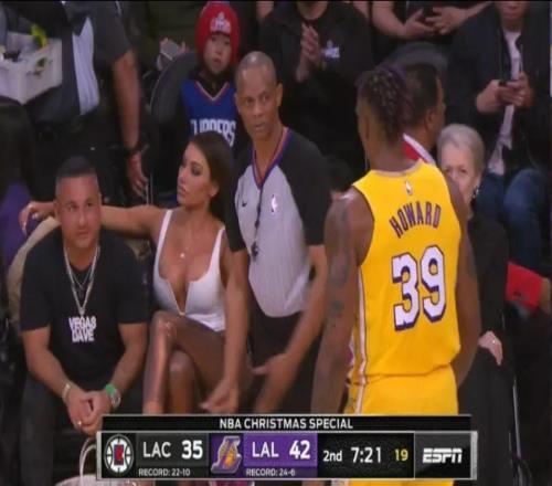 圣誕大戰(zhàn)場(chǎng)邊美女有多絕2019年洛城德比她讓霍華德目不轉(zhuǎn)睛