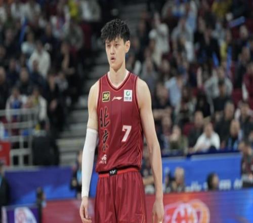 媒體人：相關(guān)手續(xù)還沒有完成，曾凡博無法出戰(zhàn)與新疆的比賽