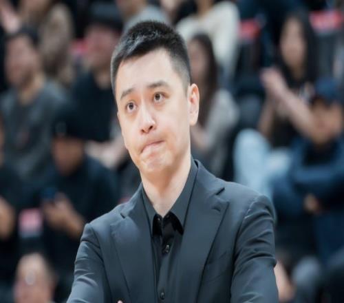 楊鳴：戰(zhàn)廣廈打到第三節(jié)我們已經(jīng)失控，與對(duì)手還是有差距