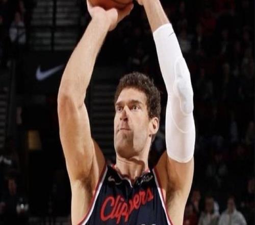 37歲單場9記三分，洛佩茲成詹姆斯、庫里后NBA歷史第三人