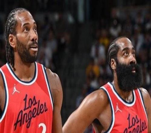 重要決策，記者：快船正權衡在交易截止日前進行拆隊還是引援