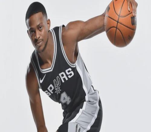 馬刺隊第二支柱福克斯獨得29分三斬雷霆，飛狐時代正式到來