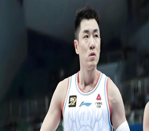 賈磊：高詩(shī)巖防守CBA第一，貼身緊逼，只讓徐杰得到22分5板8助