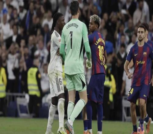 馬卡：皇馬2025年以零冠黯然收官，是一個(gè)充滿動(dòng)蕩的體育賽季