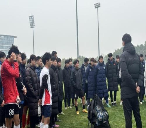 2025中國(guó)足球年鑒三：蘇超爆火引燃激情，足球發(fā)展靠群眾支撐