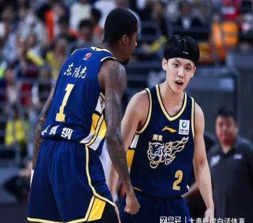 隨著廣東6連勝，天津終結(jié)不勝尷尬敗，CBA一夜瘋狂，最新排名如下