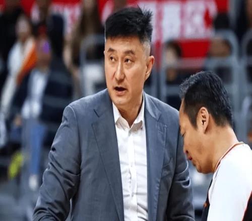 勝山東發(fā)布會(huì)！杜鋒解析第三節(jié)崩盤，全程高情商，徐杰不滿專注度