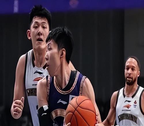 遼籃真是送溫暖啊，讓張慶鵬暫時(shí)擺脫困境，更讓北控球員找回自信