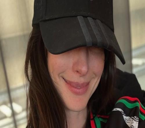 阿森納近期連造烏龍，槍迷安妮海瑟薇打趣：向烏龍球先生致敬