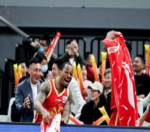 CBA排名亂了！廣廈五連勝重回榜首，黑馬反超廣東，遼寧跌至第六