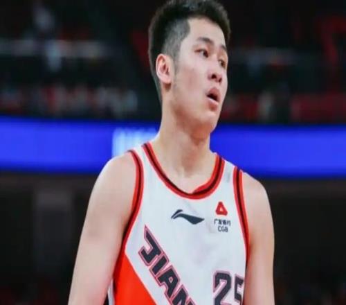 7場比賽3場被棄用！單場29分國手后衛淪為龍套不該投上海男籃