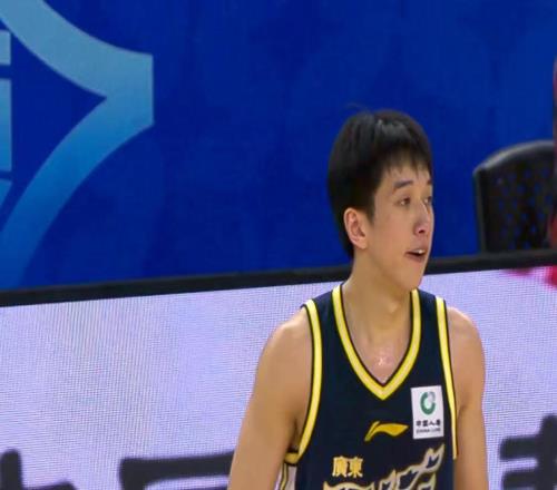 36分鐘硬砸28+6+5+5！廣東“新控衛(wèi)”打出身價(jià)，徐杰迎來接班人！