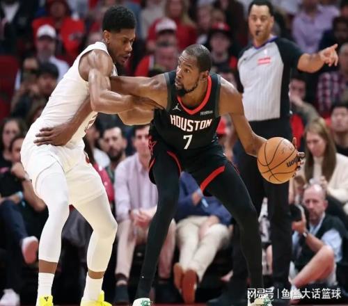 NBA最新排名出爐！馬刺三隊大爆冷，火箭升到第四，湖人坐收大禮