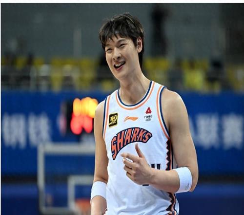 在CBA拿到1萬分有多難歷史僅5人達(dá)成，姚明未上榜，大王已接近