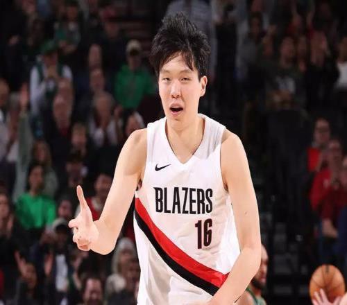 楊翰森復出3+3林書豪球衣退役，好友周杰倫前往祝賀