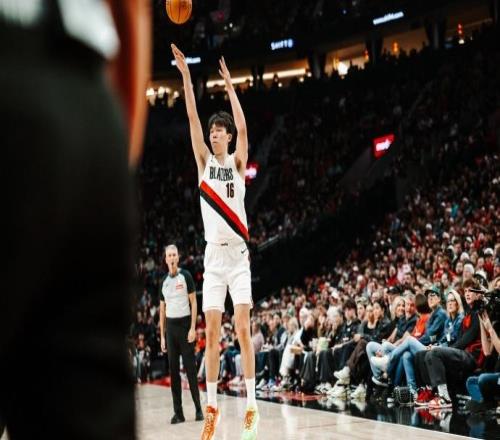 楊瀚森再度登場！接鍋3分壓哨命中，這項數據全隊第三