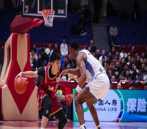 CBA勁旅換帥后，狀態開始回暖，18分大勝新疆男籃