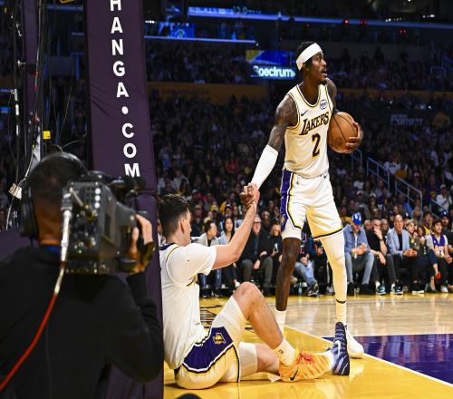 湖人急需補強防守可別再找那些只會進攻或只會防守的球員了_NBA直播