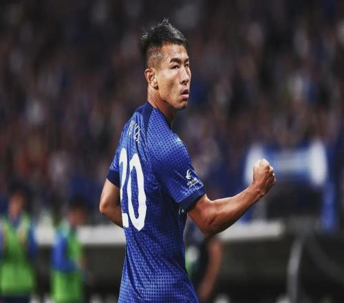 20分20秒致敬20年！于漢超用藍色20號，寫盡中國球員的倔強與榮光