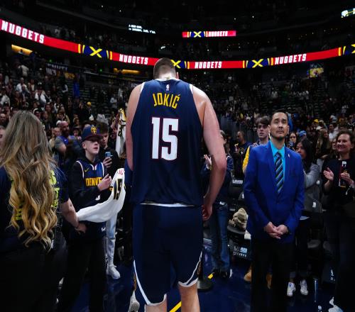 張佳瑋真是樂觀過頭了約基奇缺陣難道會讓掘金變成超級強隊_NBA直播