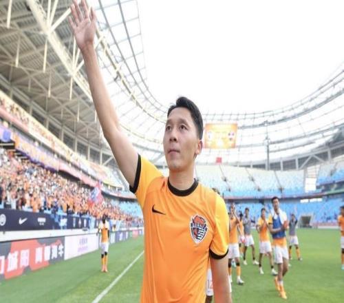 張衛已成自由身球員，申花可以考慮免簽他入隊，能力比王世龍強