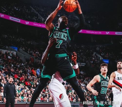 綠凱爆冷！布朗37+7難辭其咎，楊瀚森3中1全隊第二，懷特全程拉胯