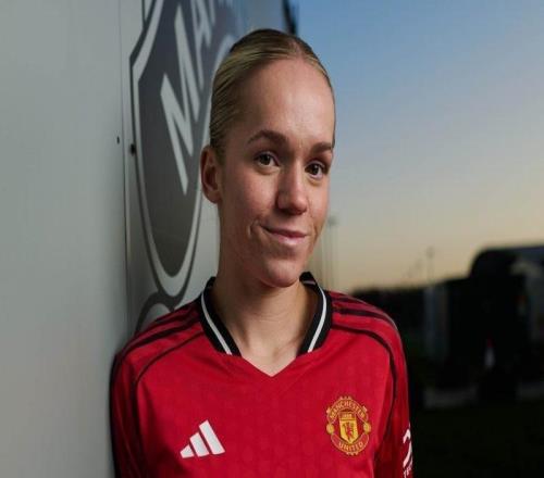 曼聯女足簽下倫德奎斯特，在采訪視頻中不小心泄露了另一引援
