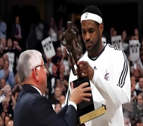 全明星投票！從票王到第九！詹皇的神話終結了