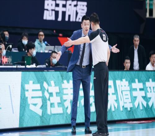 1人硬扛遼寧男籃！再問郭士強：28歲的CBA老將，還不能打動你嗎