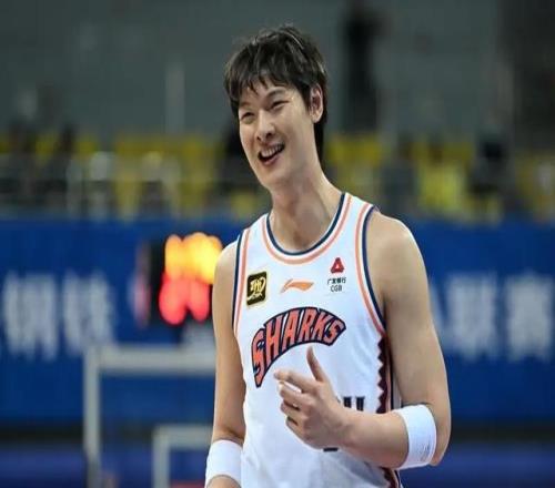 遼籃慘敗上海，張鎮(zhèn)麟手刃舊主一數(shù)據(jù)全隊(duì)最高，楊鳴變得安靜了