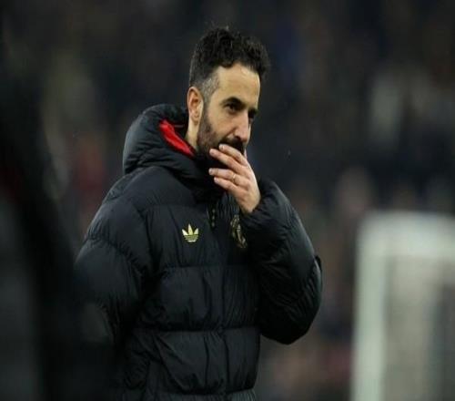 為何換下齊爾克澤阿莫林：有時(shí)候前鋒少一點(diǎn)更利于進(jìn)攻