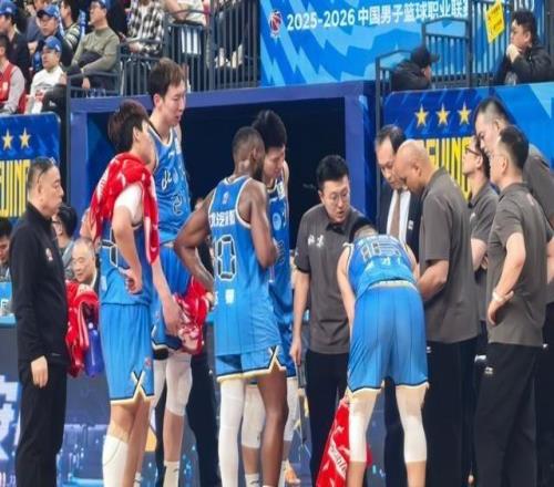 北京不敵廣廈引熱議！球迷狂刷官媒“抓緊換外援不然今年又白忙”