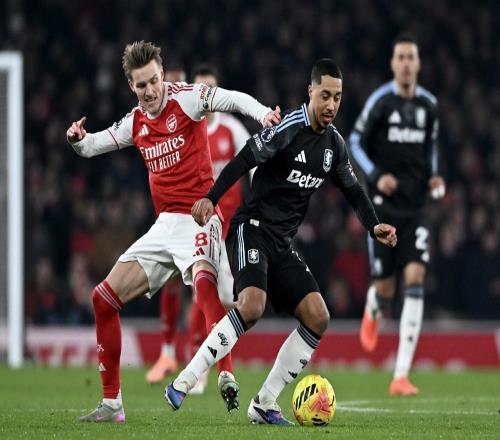 快意復(fù)仇！榜首大戰(zhàn)變成一邊倒，30分鐘4球摧毀苦主，槍手挺得住