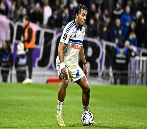 電訊報報道紐卡在冬季轉會窗關注19歲圖盧茲左后衛梅塔利，鋒線預計不會引入新球員_英超直播