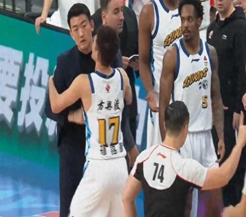 賽季首敗，奪冠大熱門不敵衛(wèi)冕冠軍，元旦大戰(zhàn)對決聯(lián)盟領(lǐng)頭羊