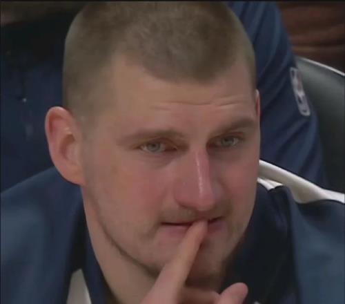 確認(rèn)了！膝蓋伸展！NBA第一超巨受傷倒下