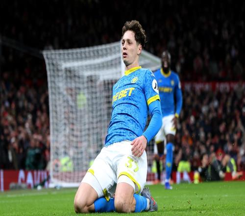 客場(chǎng)逼平曼聯(lián)止頹，狼隊(duì)終結(jié)各項(xiàng)賽事12連敗