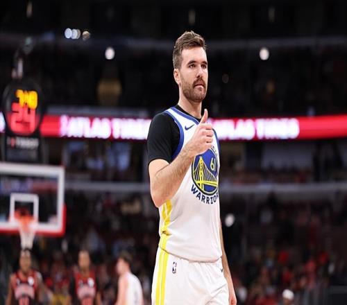 明明在場上很有作用，為什么勇士突然間就不用他了呢