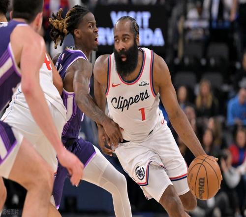 北伐5連勝！哈登搶斷里程碑！狀態(tài)持續(xù)火熱，小卡33+5+5打爆國王