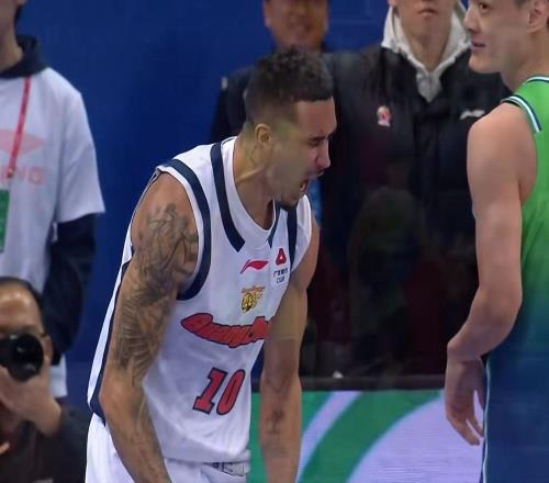 虛驚一場！奎因傷退無大礙，廣東三外援硬剛北京，至少贏20分以上