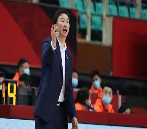 不服不行！3年前他急流勇退，如今率隊進4強，“老東家”卻成爛隊