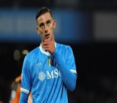 米體：拉齊奧正在尋找新中鋒，首選在那不勒斯位置不穩(wěn)的盧卡