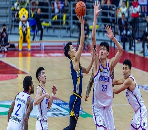 廣東男籃穩(wěn)居第一杜鋒是最大功臣,賽后有四個好消息和一個壞消息