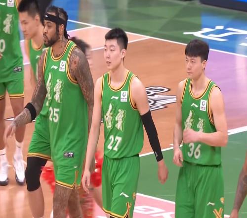 26分慘敗！CBA四冠王輸麻了，4連敗跌出前十，黑馬5連勝登上榜首