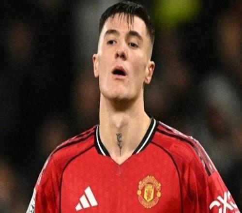 11被英超墊底隊(duì)逼平，曼聯(lián)2025年收官戰(zhàn)失望收?qǐng)?/>
                                </a>
                            </div>
                            <div   id=