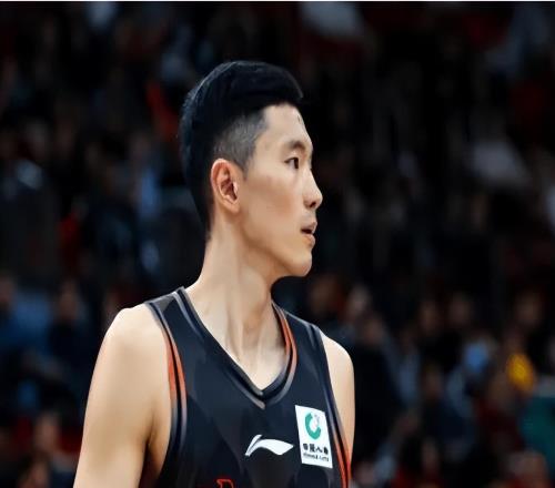 高詩巖不上，山東男籃攻防兩端都流暢多了，球迷：邱彪想明白了吧