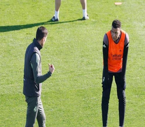 姆巴佩因左膝扭傷缺席對陣貝蒂斯，但尚未排除出戰西班牙超級杯