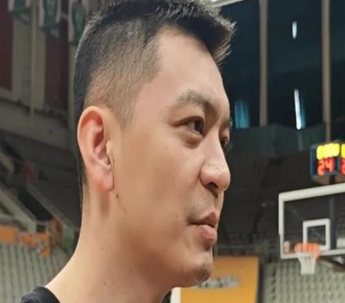 張鎮(zhèn)麟動情落淚遼媒追憶！賽后為遼籃辯護楊鳴：希望他越來越好